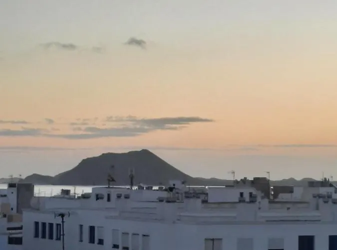 Sun & Surf Loft, Near Main Street And Beach, Wifi Fiber, Winter Garden With Sea View * Corralejo